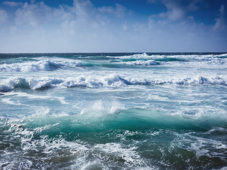 ENERGIA OCEANICA: UNA LEVA STRATEGICA PER LA TRANSIZIONE ENERGETICA SOSTENIBILE